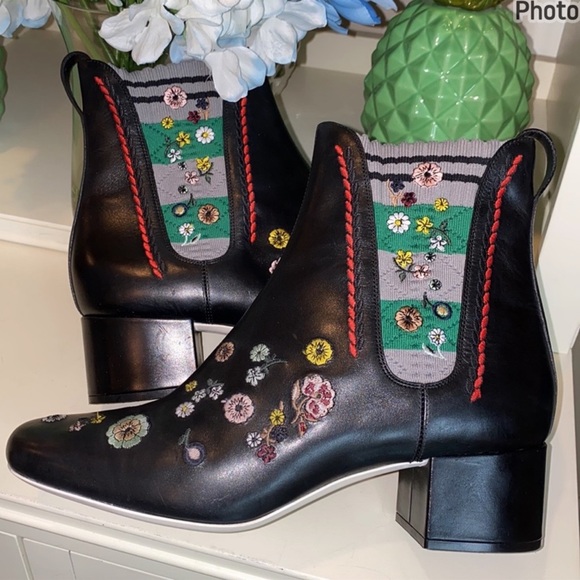 Authentic FENDI booties - Picture 12 of 16